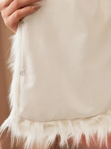 MOTF PREMIUM FLUFFY SOLID COAT - White - View 9