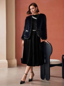 MOTF Soiréza 人造珍珠和亮片细节喇叭下摆连衣裙（无腰带）