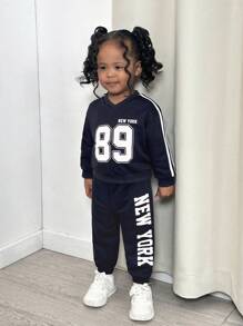 SHEIN Bộ 2 món thể thao thường ngày in chữ và số màu xanh navy cổ chữ V dành cho cả nam và nữ, phù hợp cho bé trai và bé gái - Xanh đậm - Xem 6