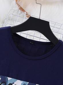 Set de 2 piezas de pantalón largo y pijama de manga larga con contraste de color blanco y caqui, estampado de la letra del hombre de jengibre navideño, para hombres