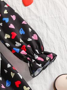Vestido casual y lindo con estampado de corazones, cuello redondo y mangas campana para niña, otoño