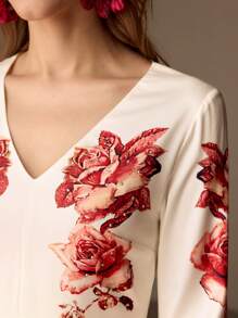 MOTF Vestido midi de corte slim con estampado floral, cuello en V y detalles de rhinestones, sin cinturón - Multicolor - Ver 2
