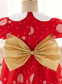 Vestido de fiesta navideña con bloques de color, lunares y lazo de purpurina dorada en tonos clásicos de Navidad