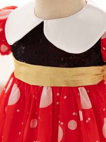 Vestido de fiesta navideña con bloques de color, lunares y lazo de purpurina dorada en tonos clásicos de Navidad