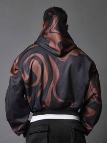 SUMWON Pull à capuche court avec un motif tourbillonnant de styliste. Imprimé artistique abstrait pour un look urbain . Coupe oversize. Poche kangourou pour un style d'automne-hiver