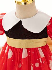 Vestido de fiesta navideña con bloques de color, lunares y lazo de purpurina dorada en tonos clásicos de Navidad