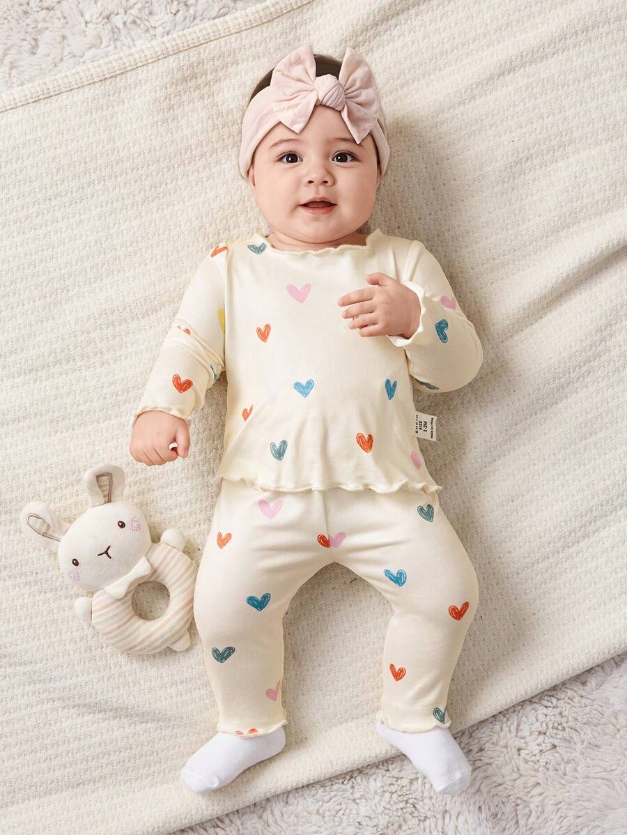 SHEIN 新生女宝宝秋季可爱针织心形图案波浪边长袖上衣和裤子套装 - 彩色 - 查看 1