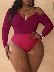Slaydiva Plus Size Women Two-Tone Chain Asymmetrical Neckline Fitted Bodysuit, Winter - Burgundy - View 1