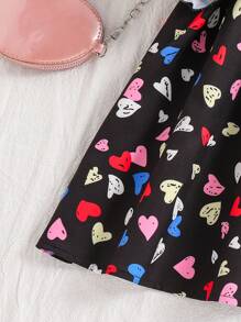 Vestido casual y lindo con estampado de corazones, cuello redondo y mangas campana para niña, otoño