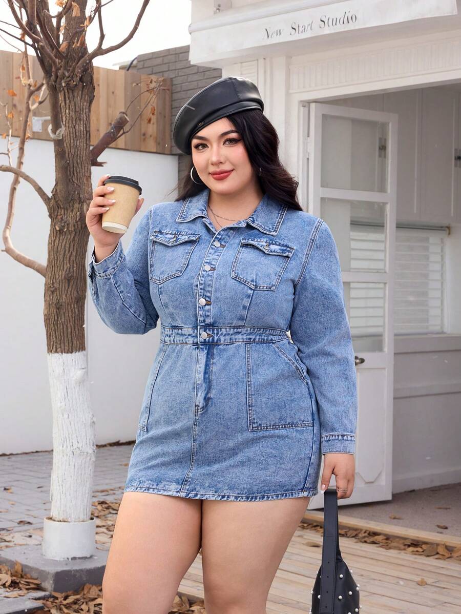 SHEIN Essnce 大码女式秋季长袖实用口袋纽扣半襟休闲牛仔连衣裙 - 淺色水洗藍 - 查看 1