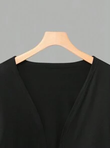 SHEIN Clasi 2 件大码女士服装套装 - 纯色常规开衫夹克和花卉印花拼接吊带上衣，适合春秋季节穿着 - 黑色 - 查看 3