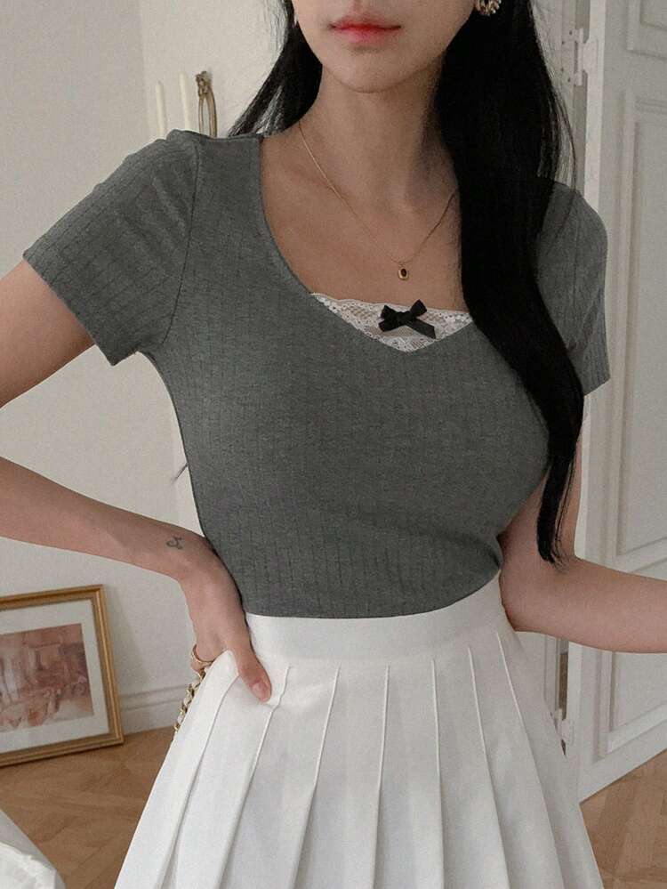 Women Casual Bow Decor Contrast Panel V-Neck Short Sleeve T-Shirt,Crop Tops Women