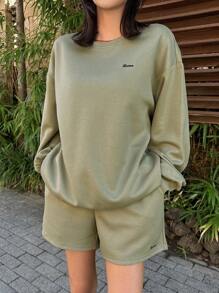 DAZY Set de 2 piezas con sudadera y pantalones cortos con bordado de letra para mujeres