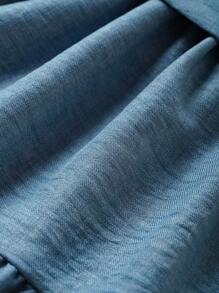 Souflis Souflis 嬰兒女孩牛仔印花吊帶休閒連衣裙，配帶子，蝴蝶結和柔軟材料 - 淺藍色 - 查看 4