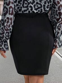 EMERY ROSE Plus Size Women Solid Color Zipper Design Short Casual A-Line Skirt For Autumn/Winter