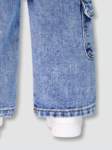 SHEIN Pantalones cargo de niña bebé de mezclilla con cintura elástica y estampado floral casual - Lavado ligero - Ver 5