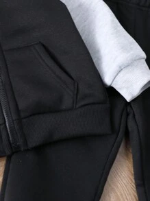 SHEIN This 2-Piece Set Includes A Hooded Zip-Up Sweatshirt Jacket And Solid Color, Adjustable Waist Pants, Providing Warmth And Comfort For Baby Boys During The Spring And Autumn Seasons. The Set Is Suitable For Both Outdoor Wear And Indoor Wear, And Can Be Paired With Various Outfits For Different Occasions. This Versatile And Durable Set Allows Baby Boys To Stay Stylish And Comfortable Throughout The Transitional Seasons.