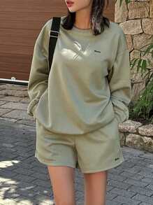 DAZY Set de 2 piezas con sudadera y pantalones cortos con bordado de letra para mujeres