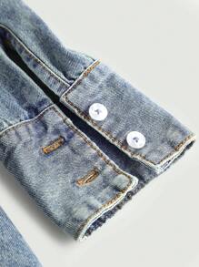 SHEIN Vestido mini de estilo vintage en denim azul con hombros descubiertos y escote en V, para adolescentes - Lavado ligero - Ver 4