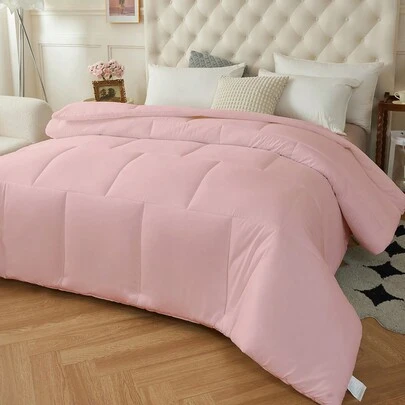 1 chiếc chăn bông chần - Dùng được cả bốn mùa, chất liệu thay thế lông vũ, có các vòng móc ở góc, đạt chứng nhận Oeko-Tex, màu hồng nhạt.