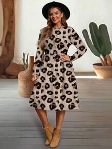 EMERY ROSE Casual Minimalist Leopard Print Pattern Fitted Crew Neck Long Sleeve Plus Size Dress, Suitable For Autumn & Winter - Multicolor - View 4