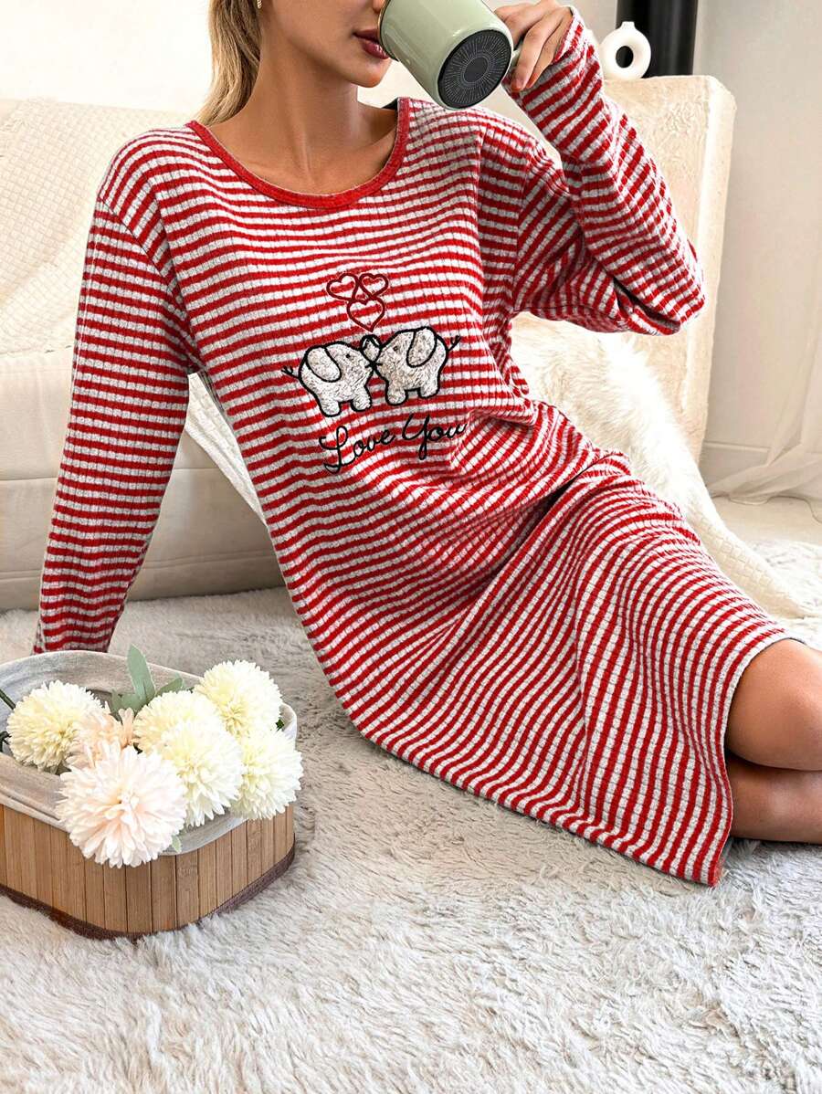 RueChic 100% 纯棉大象与字母刺绣条纹印花落肩睡裙 - 紅色 - 查看 1