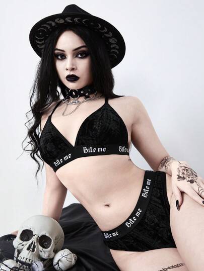 Non-Wired Gothic Floral Velvet Patter Lingerie Set For Women