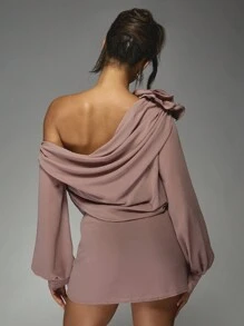 MISSGUIDED Vestido mini de un solo hombro con detalles de flores drapeados, elegante para fiestas, bodas, invitados y ocasiones formales con manga larga - Albaricoque - Ver 2