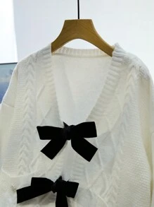 SHEIN Frenchy Áo len cardigan dài tay có túi thắt nơ thời trang thu đông cỡ lớn cho nữ, màu trắng, dễ thương, màu đen, áo len cardigan thắt nơ, giản dị, ấm áp, đa năng, có nút trang trí - trắng - Xem 4