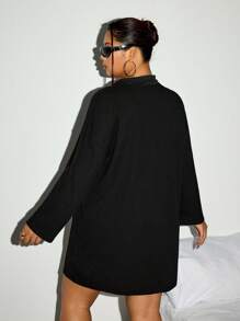 SHEIN ICON Đầm suông rộng có họa tiết biểu tượng cổ bẻ có khóa kéo phía trước cho nữ cỡ lớn - màu đen - Xem 6