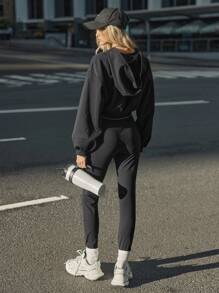 SHEIN Unity 女士休闲落肩灯笼袖短款运动衫和修身拼色运动短裤套装，秋冬 - 黑色 - 查看 2