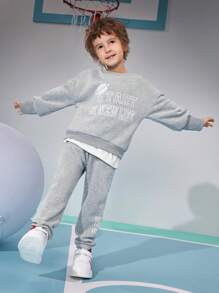 SHEIN 年轻男孩健身街头时尚运动潮流 2 件套，跑步装，橄榄色足球图案圆领长袖运动衫和裤子套装，棒球足球嘉年华 - 灰色 - 查看 4