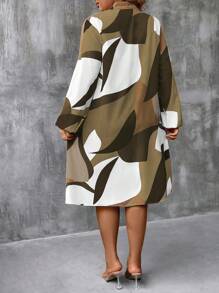 SHEIN LUNE 大码漏斗领长袖全印花休闲短裙 - 卡其色 - 查看 2