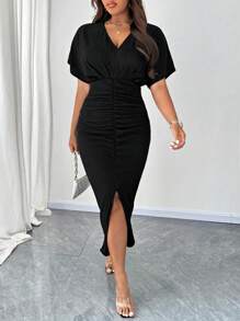 SHEIN Unity 大码女式优雅 V 领纯色褶皱蝙蝠袖高开叉下摆紧身连衣裙，夏季长款女装 - 黑色 - 查看 1