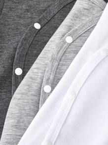 SHEIN Vintaside Kids Bộ áo liền thân 3 món này có thiết kế tinh tế và chất liệu cao cấp, được sản xuất đặc biệt để mang lại sự thoải mái và tiện lợi toàn diện cho trẻ sơ sinh và trẻ nhỏ. Bộ sản phẩm bao gồm ba áo liền thân, mỗi áo có thiết kế và chi tiết khác nhau để phù hợp với nhu cầu mặc của bé trong các dịp khác nhau. - Nhiều màu - Xem 13