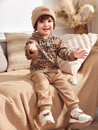 SHEIN 2 件套男婴休闲时尚高街标语字母连帽运动衫和裤子套装，秋冬，秋季服装