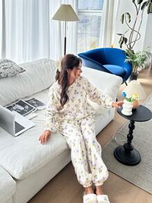 SHEIN 2pcs Teen Girl Tulip Graphic Round Neck Long Sleeve Top And Flannel Ribbed Lounge Pants Pajama Set