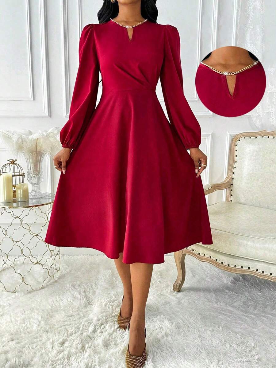 Lunelith SHEIN Lunessa 优雅时尚百搭 V 领灯笼袖褶饰链条装饰喇叭高低连衣裙，红色女士新年服装长款女装 - 紅色 - 查看 1