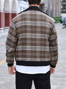 Manfinity Homme Chaqueta casual versátil de manga larga con estampado de cuadros para hombre, chaqueta cálida de diseñador color caqui para salir