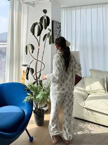 SHEIN 2pcs Teen Girl Tulip Graphic Round Neck Long Sleeve Top And Flannel Ribbed Lounge Pants Pajama Set