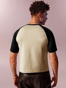 Manfinity Hypemode Camiseta casual de manga corta de cuello redondo tipo raglan con estampado de estrella de cinco puntas y color contrastante para hombres
