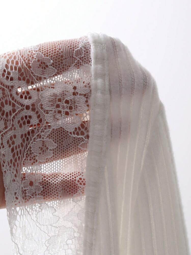 Women's Round Neck Lace Patchwork Slim Fit Long Sleeve T-Shirt