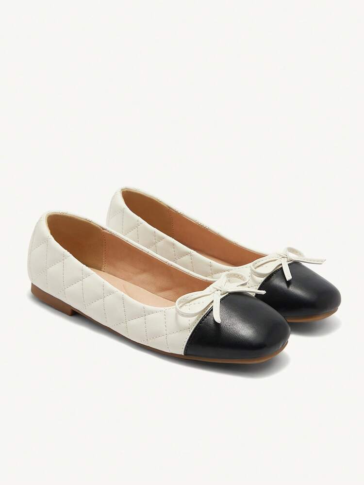 CUCCOO CHICEST Chaussures plates pour femmes à bout rond, à patchwork noir et blanc avec décoration de nœud