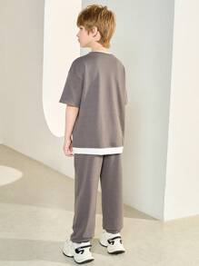 SHEIN Leap Crew 男大童字母圖案假兩入組T恤和運動褲 - 灰色 - 查看 2