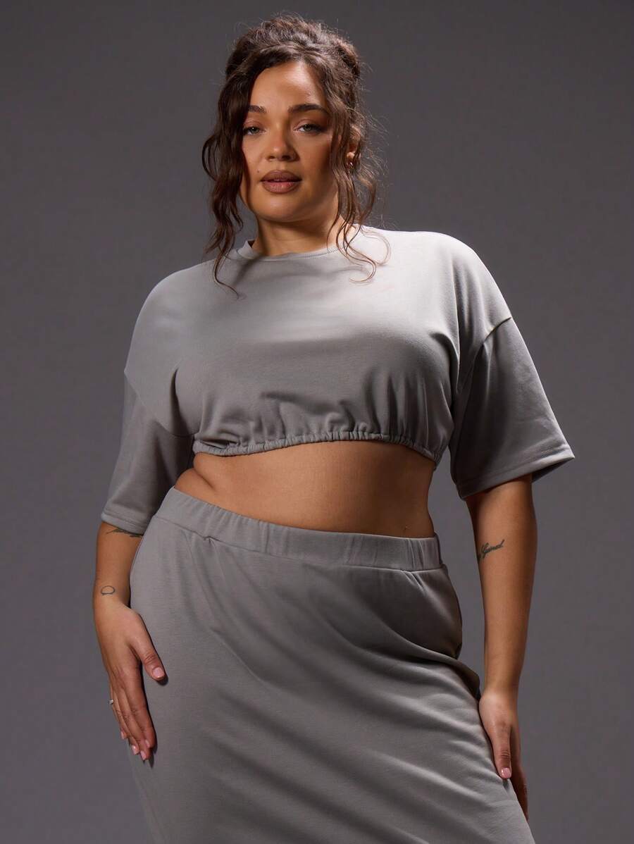 MUSERA 大码短袖露脐T恤，适合外出、派对、夜店、锐舞派对、伊比沙岛、演唱会、音乐节、性感约会之夜等场合。收腰设计，修身显瘦，适合春夏假日穿着。 - 淺灰色 - 查看 1