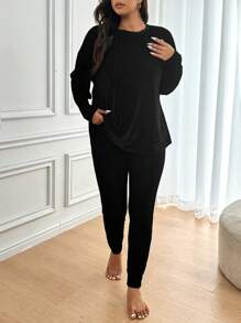 SHEIN Frenchy Conjunto casual de 2 piezas de talla grande: Top de manga larga con cuello redondo de terciopelo unicolor y pantalones