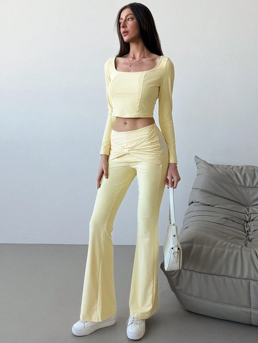 Aloruh 黄色浪漫露肩紧身短款长袖上衣 + 低腰蝴蝶结喇叭长裤 2 件套，适合年轻女性