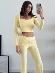 Aloruh 黄色浪漫露肩紧身短款长袖上衣 + 低腰蝴蝶结喇叭长裤 2 件套，适合年轻女性