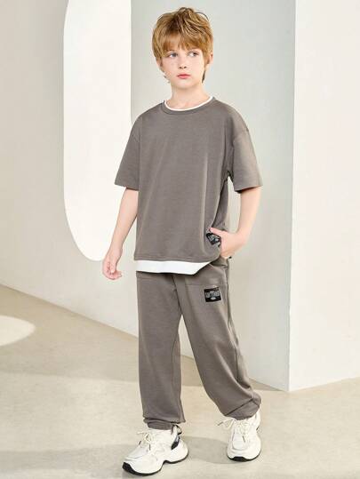 SHEIN Leap Crew 男大童字母圖案假兩入組T恤和運動褲