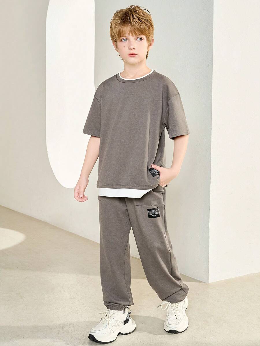 SHEIN Leap Crew 男大童字母圖案假兩入組T恤和運動褲 - 灰色 - 查看 1